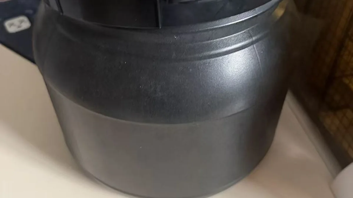 Muestra de bidón químico negro de PE conductor