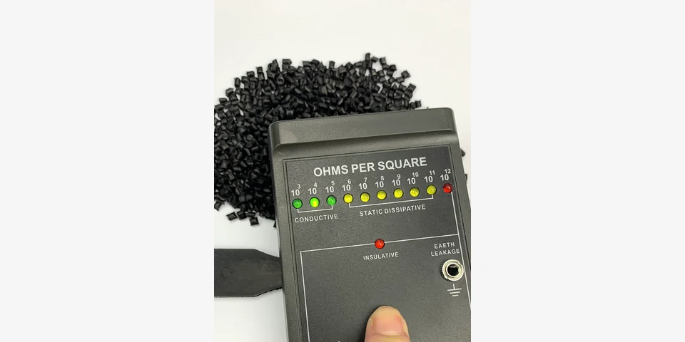 Imagen local del producto de la prueba de resistencia superficial conductora POM DGK-POM DD4-5ML utilizada como referencia para plásticos conductores